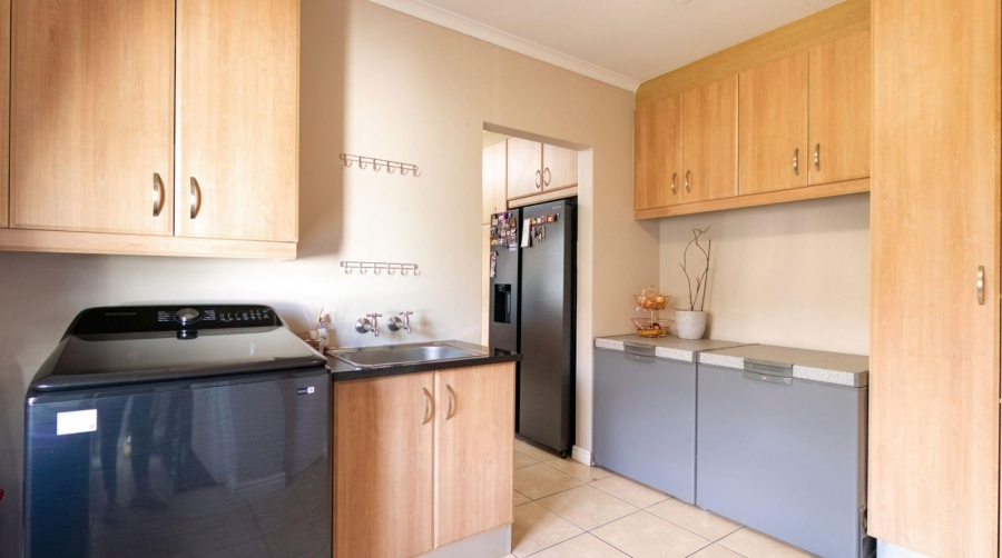 5 Bedroom Property for Sale in Bergsig Western Cape